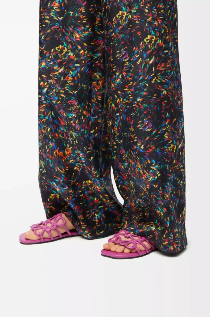Petal Anagram Pantolette aus weichem Kalbsleder in Fuchsia