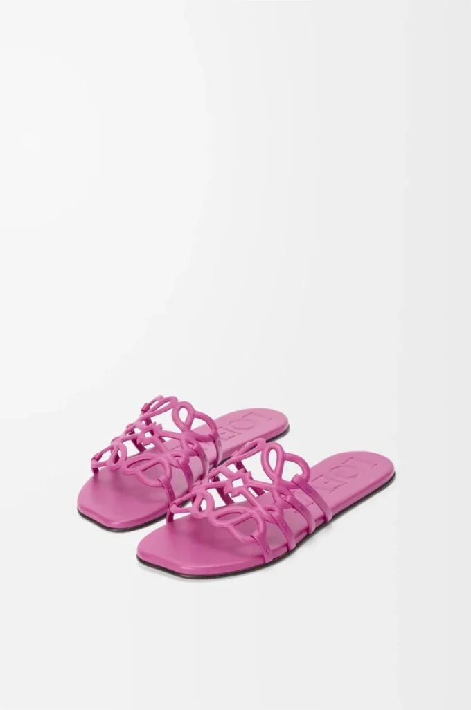Petal Anagram Pantolette aus weichem Kalbsleder in Fuchsia