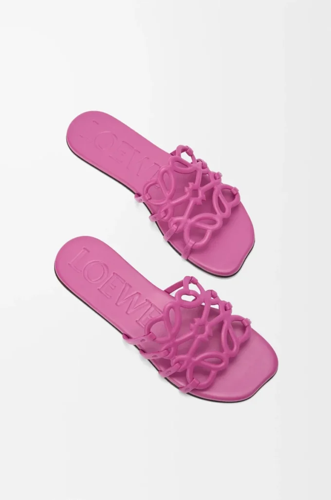 Petal Anagram Pantolette aus weichem Kalbsleder in Fuchsia
