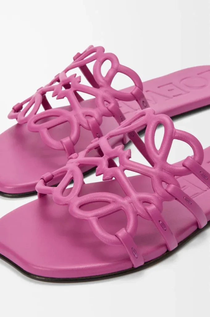 Petal Anagram Pantolette aus weichem Kalbsleder in Fuchsia