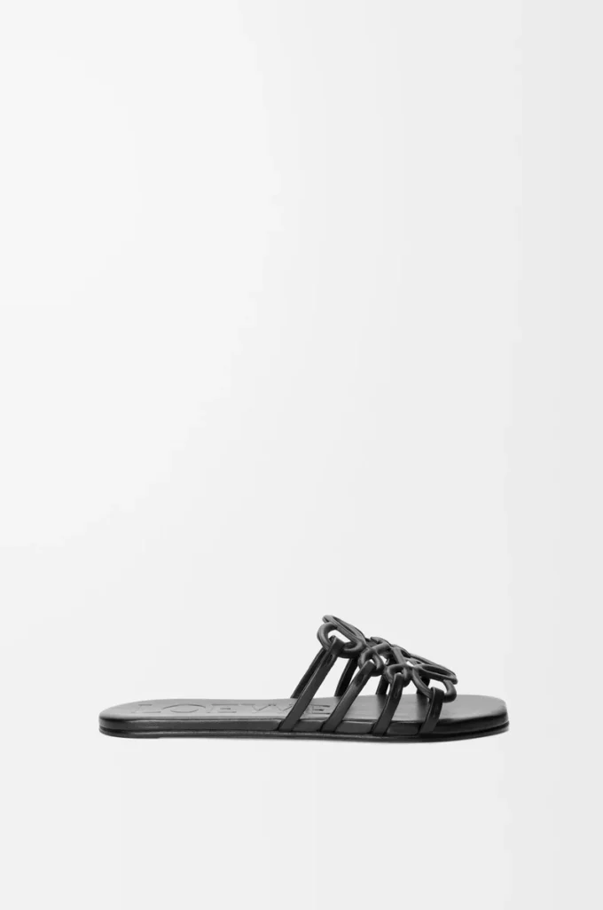 Petal Anagram Slipper aus weichem Kalbsleder in Schwarz