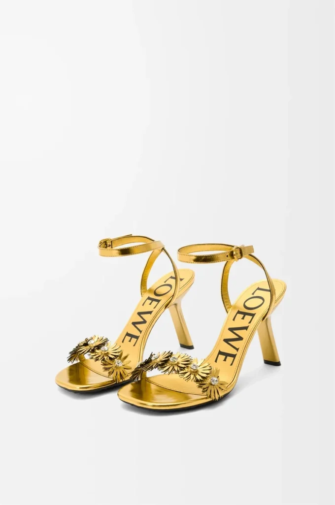 Petal Flower Sandale aus Kalbsleder und Kristallen Gold