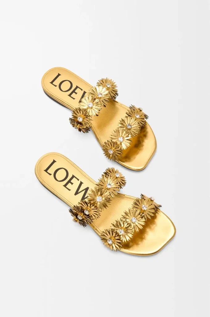 Petal Flower Sandale aus Kalbsleder und Kristallen Gold