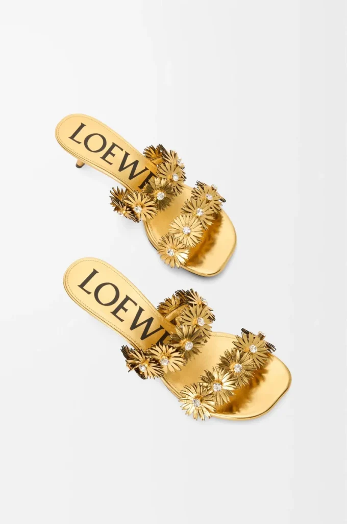 Petal Flower Sandale aus Kalbsleder und Kristallen Gold