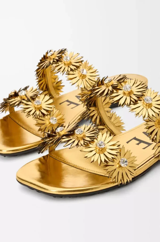 Petal Flower Sandale aus Kalbsleder und Kristallen Gold
