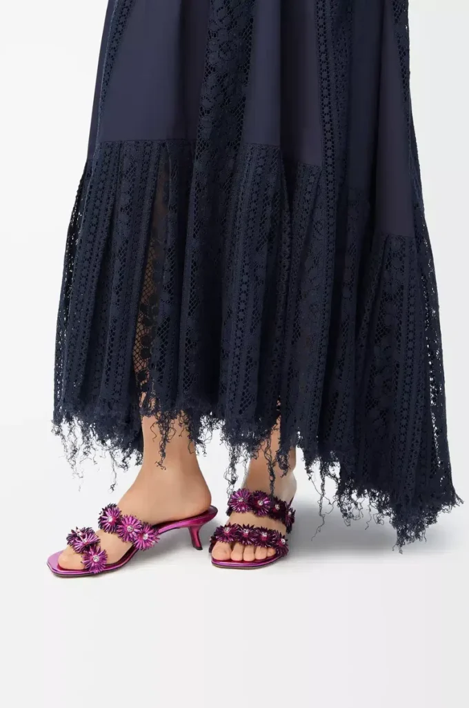 Petal Flower Sandale aus Kalbsleder und Kristallen in Fuchsia