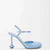 Pumps mit Knöchelriemen aus strassverziertem Wildleder in Babyblau