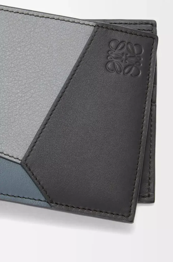 Puzzle-Bifold-Brieftasche aus klassischem Kalbsleder in Asphaltgrau/Sturmblau