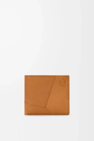 Puzzle-Bifold-Geldbörse aus geschmeidigem genarbtem Kalbsleder in Hellbraun