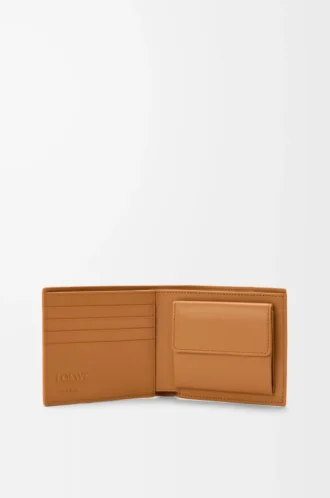 Puzzle-Bifold-Geldbörse aus geschmeidigem genarbtem Kalbsleder in Hellbraun