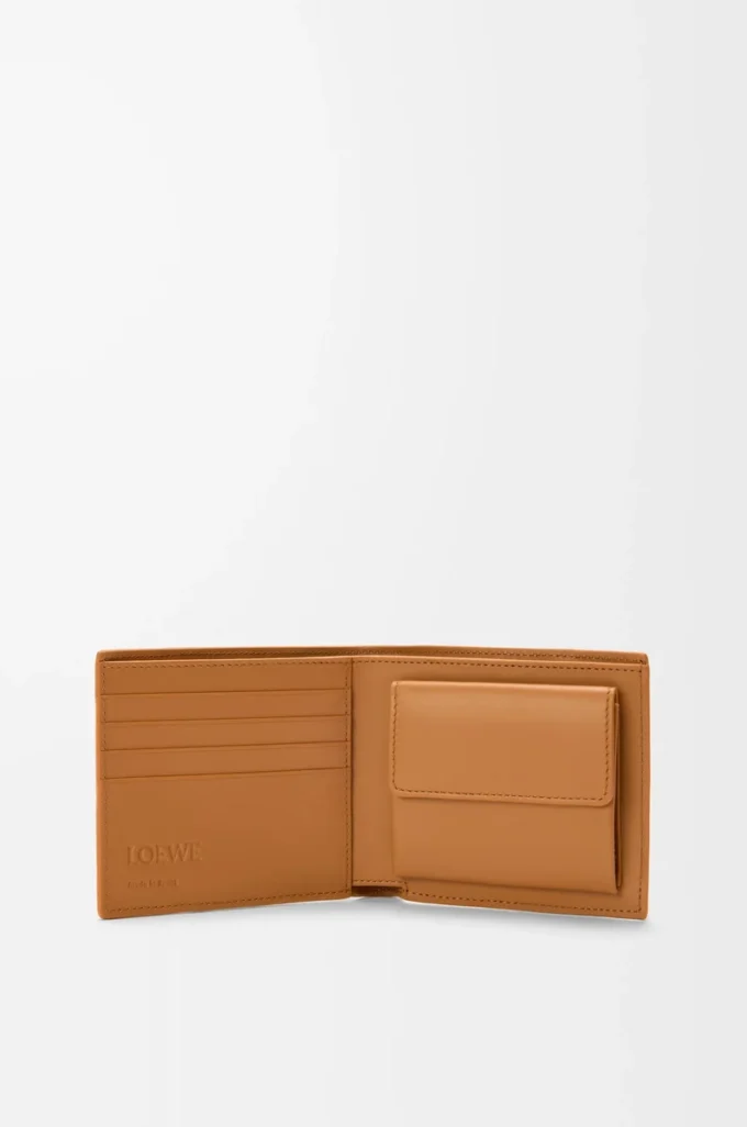Puzzle-Bifold-Geldbörse aus geschmeidigem genarbtem Kalbsleder in Hellbraun