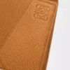 Puzzle-Bifold-Geldbörse aus geschmeidigem genarbtem Kalbsleder in Hellbraun