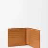 Puzzle-Bifold-Geldbörse aus geschmeidigem genarbtem Kalbsleder in Light Canyon Brown