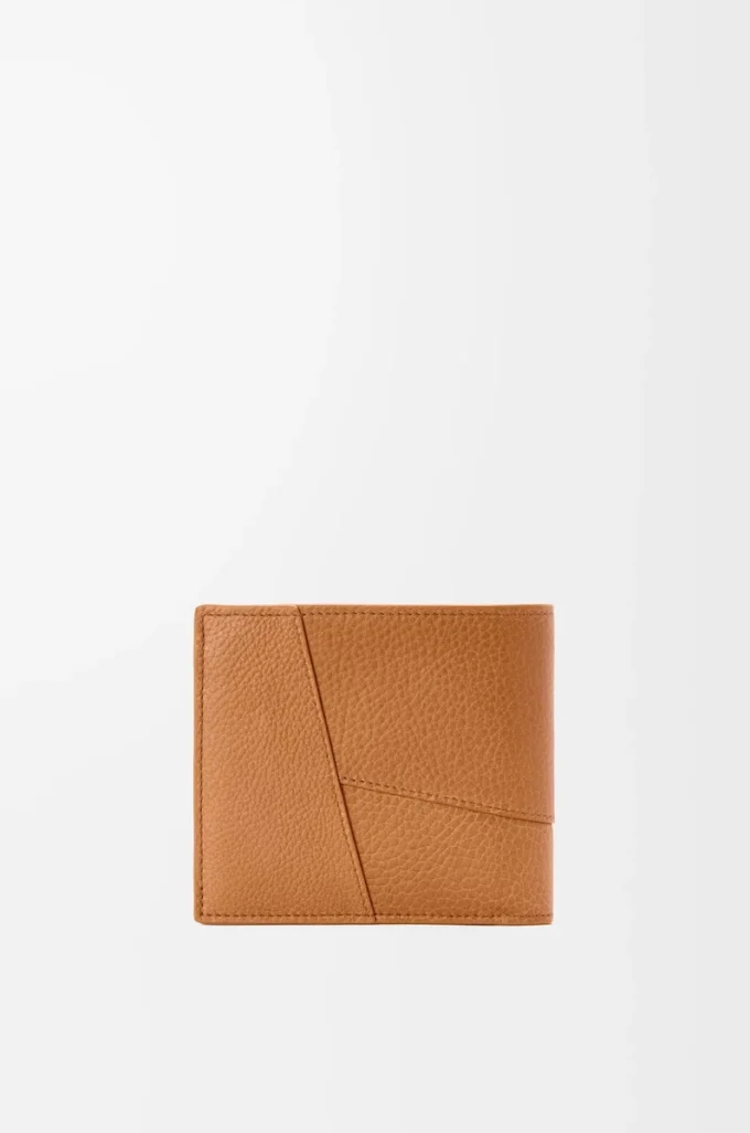 Puzzle-Bifold-Geldbörse aus geschmeidigem genarbtem Kalbsleder in Light Canyon Brown