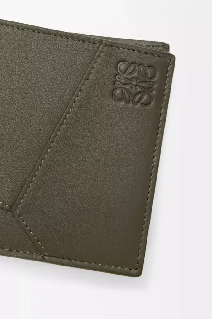 Puzzle-Bifold-Geldbörse aus klassischem Kalbsleder in Dunkelkhaki