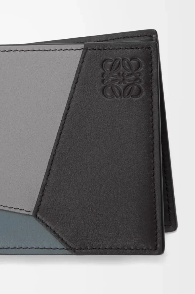 Puzzle-Münzgeldbörse aus klassischem Kalbsleder in Asphalt Grey/Storm Blue
