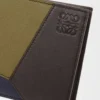 Puzzle-Münzgeldbörse mit zwei Fächern aus klassischem Kalbsleder in Oliv/Dunkelbraun
