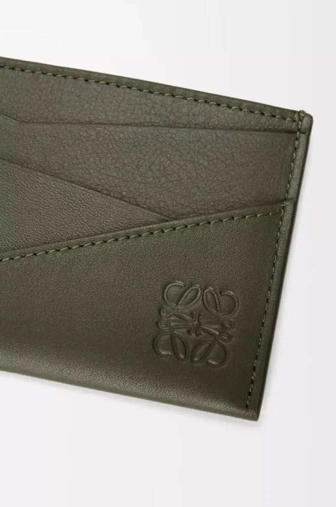 Puzzle schlichter Kartenhalter aus klassischem Kalbsleder in Dark Khaki