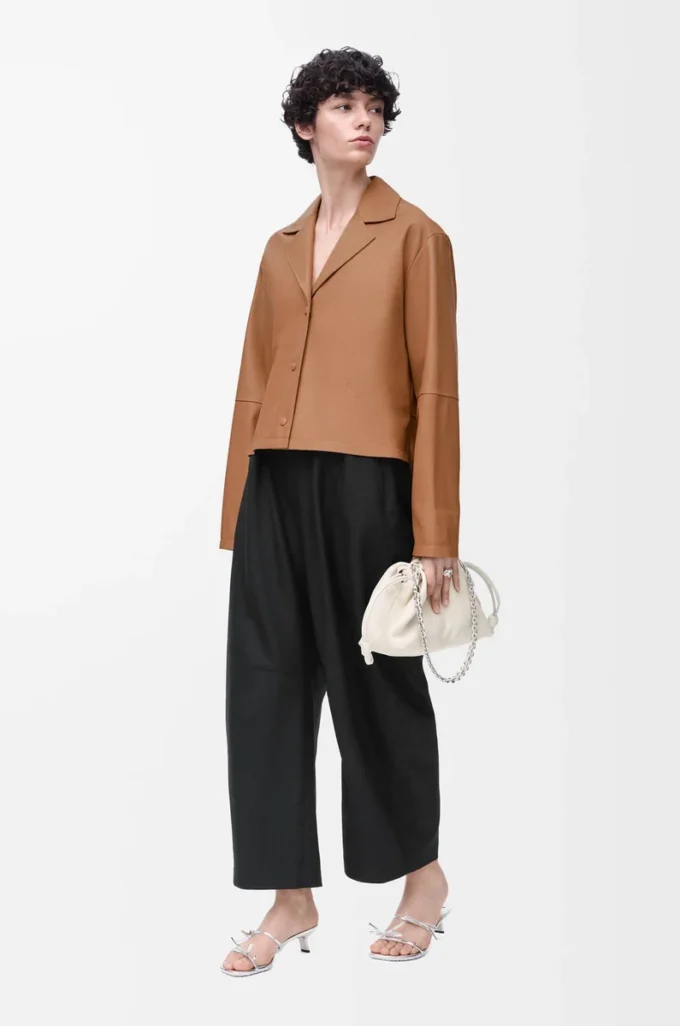 Pyjama-Bluse aus Nappalammleder in Toffee