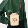 Quadratische Tasche aus Iraca-Palme und Kalbsleder Natur/Hellbraun