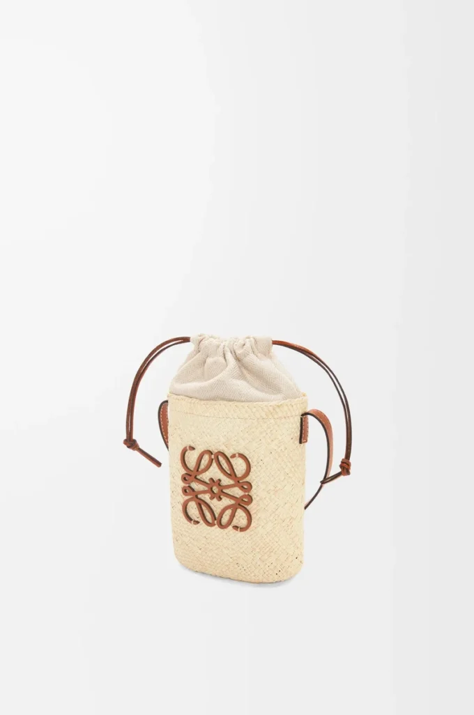 Quadratische Tasche aus Iraca-Palme und Kalbsleder Natur/Hellbraun
