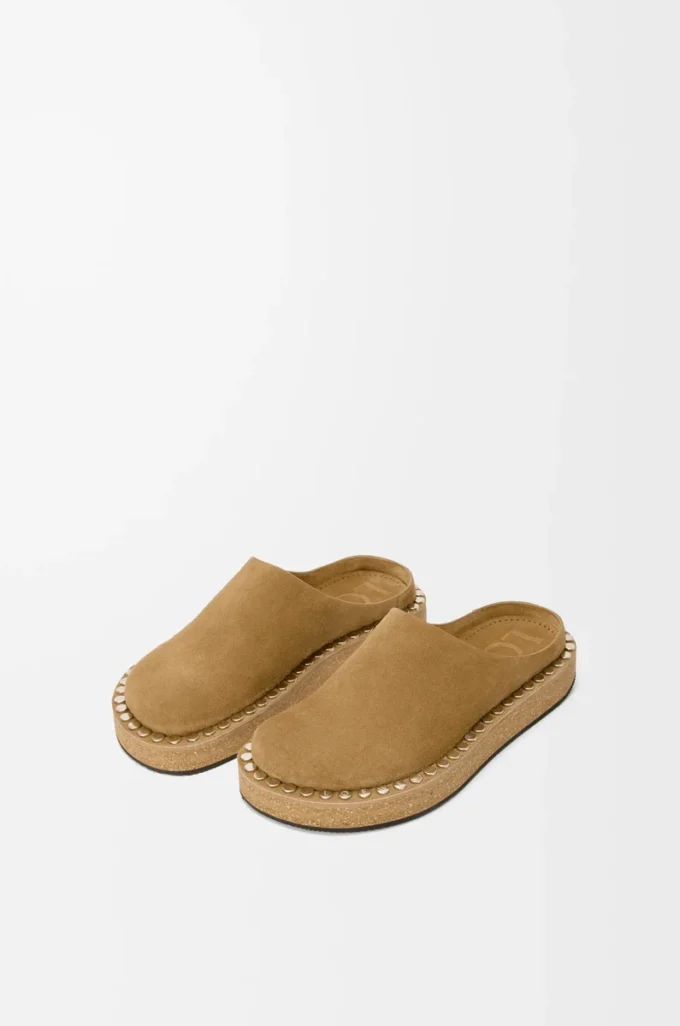 Rivet-Pantolette aus Kalbswildleder Mittelbraun