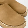 Rivet-Pantolette aus Kalbswildleder Mittelbraun