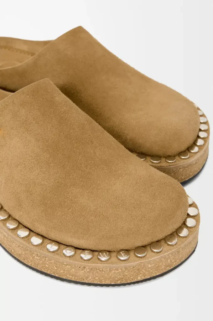 Rivet-Pantolette aus Kalbswildleder Mittelbraun