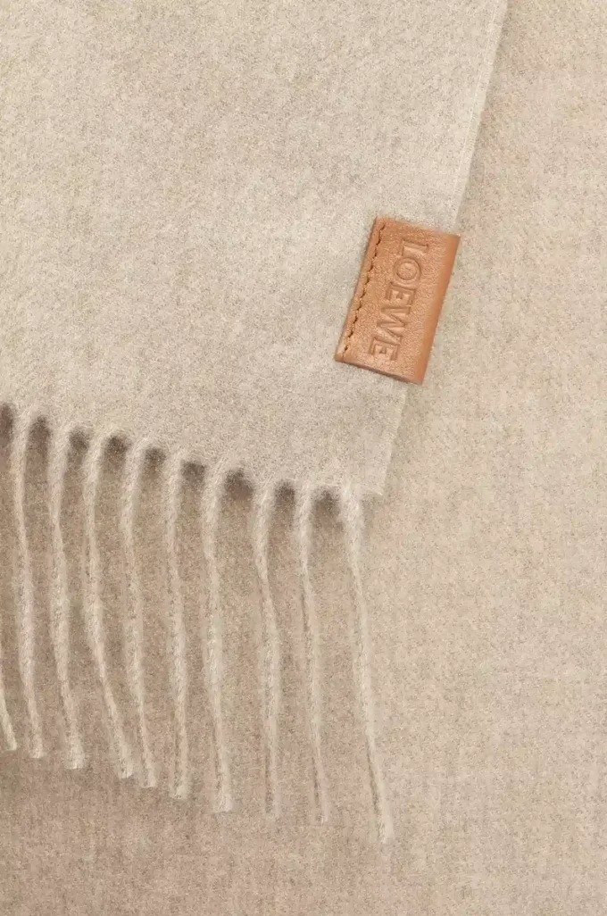Schal aus Kaschmir in Hellbeige
