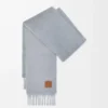 Schal aus Mohair und Wolle Hellgrau