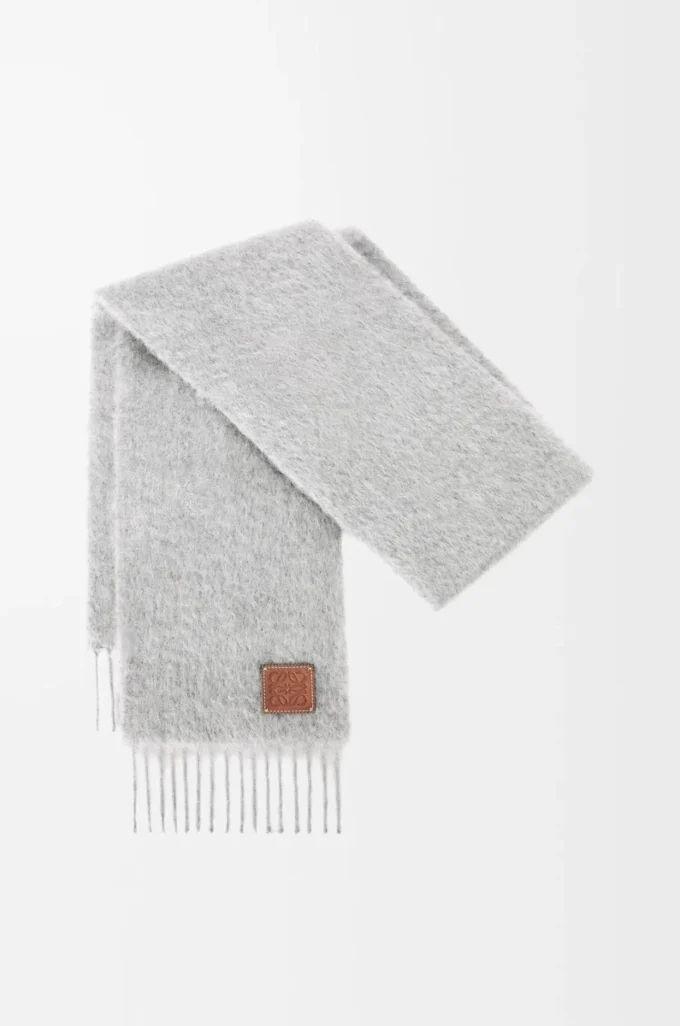 Schal aus Mohair und Wolle Hellgrau