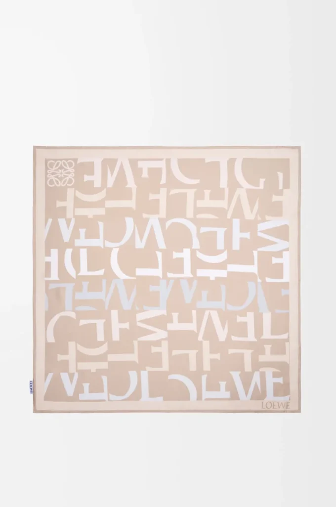 Schal aus Seide in Hellbeige/Beige