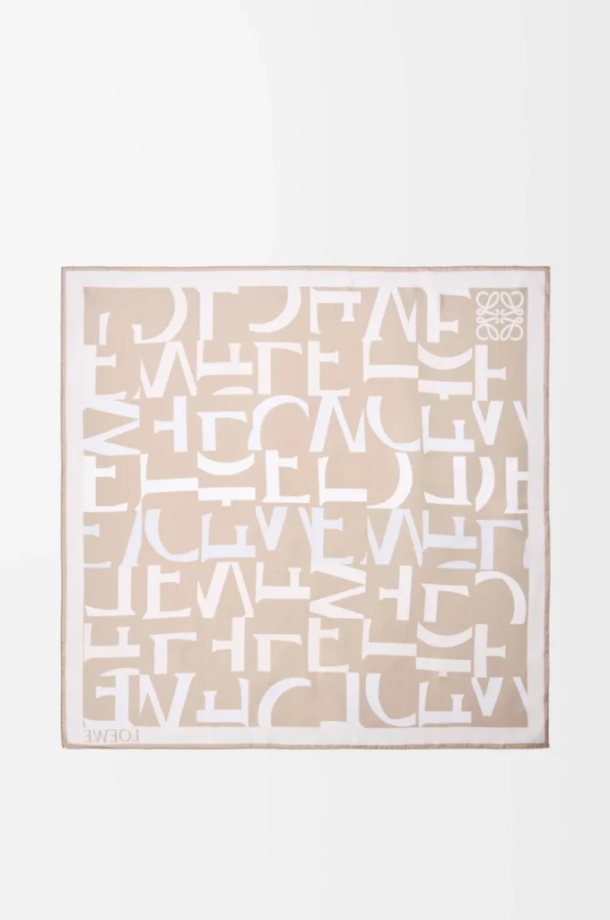 Schal aus Seide in Hellbeige/Beige