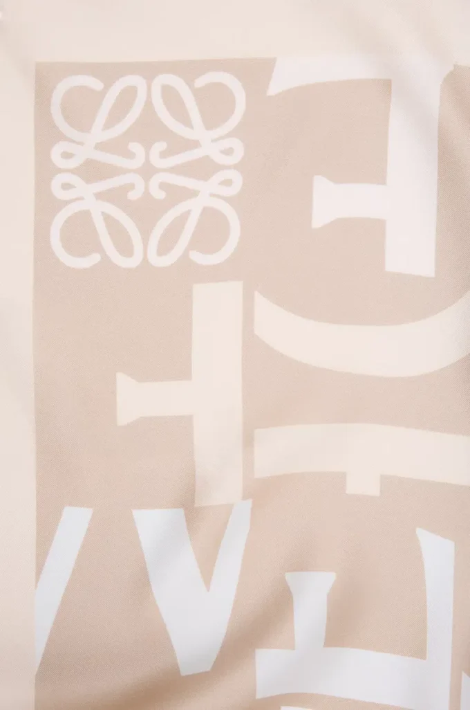 Schal aus Seide in Hellbeige/Beige