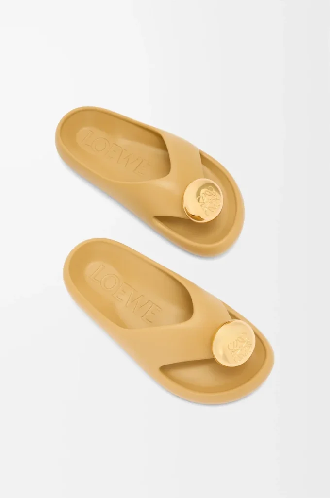 Schaumstoff-Pebble-Sandale Medium Concealer/Gold