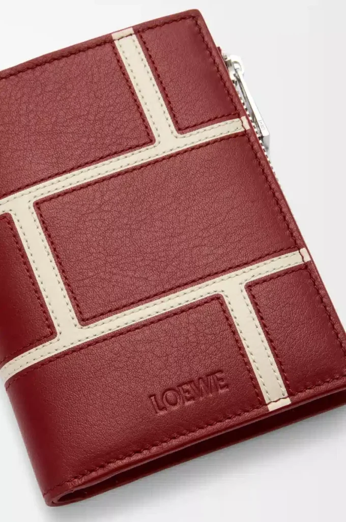 Schlanke, kompakte Brieftasche aus klassischem Kalbsleder in Burnt Red