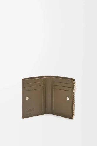 Schlanke, kompakte Geldbörse aus glänzendem Kalbsleder    Dunkles Khaki-Grün/Khaki-Grün