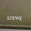 Schlanke, kompakte Geldbörse aus strukturiertem klassischem Kalbsleder in Dark Khaki