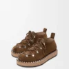 Schnürschuh mit Nieten aus Wildkalbsleder Braun