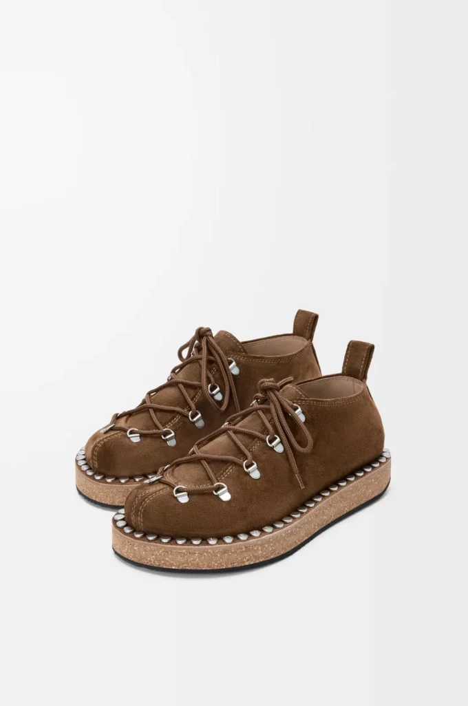 Schnürschuh mit Nieten aus Wildkalbsleder Braun