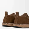 Schnürschuh mit Nieten aus Wildkalbsleder Braun