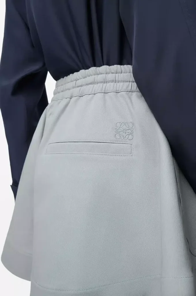 Shorts aus Baumwolle in Hellgrau