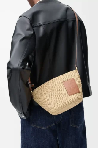 Slit Pochette-Tasche aus Raffia und Kalbsleder Natur/Hellbraun