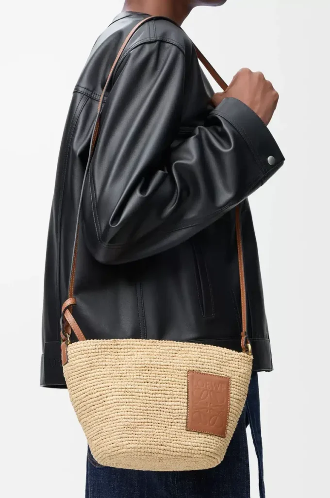Slit Pochette-Tasche aus Raffia und Kalbsleder Natur/Hellbraun