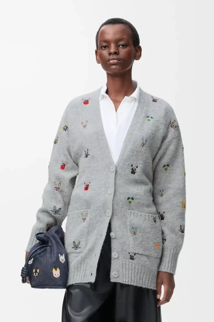 Strickjacke mit Gürtel aus Wolle in Grau/Mehrfarbig