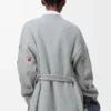 Strickjacke mit Gürtel aus Wolle in Grau/Mehrfarbig
