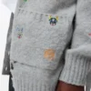 Strickjacke mit Gürtel aus Wolle in Grau/Mehrfarbig
