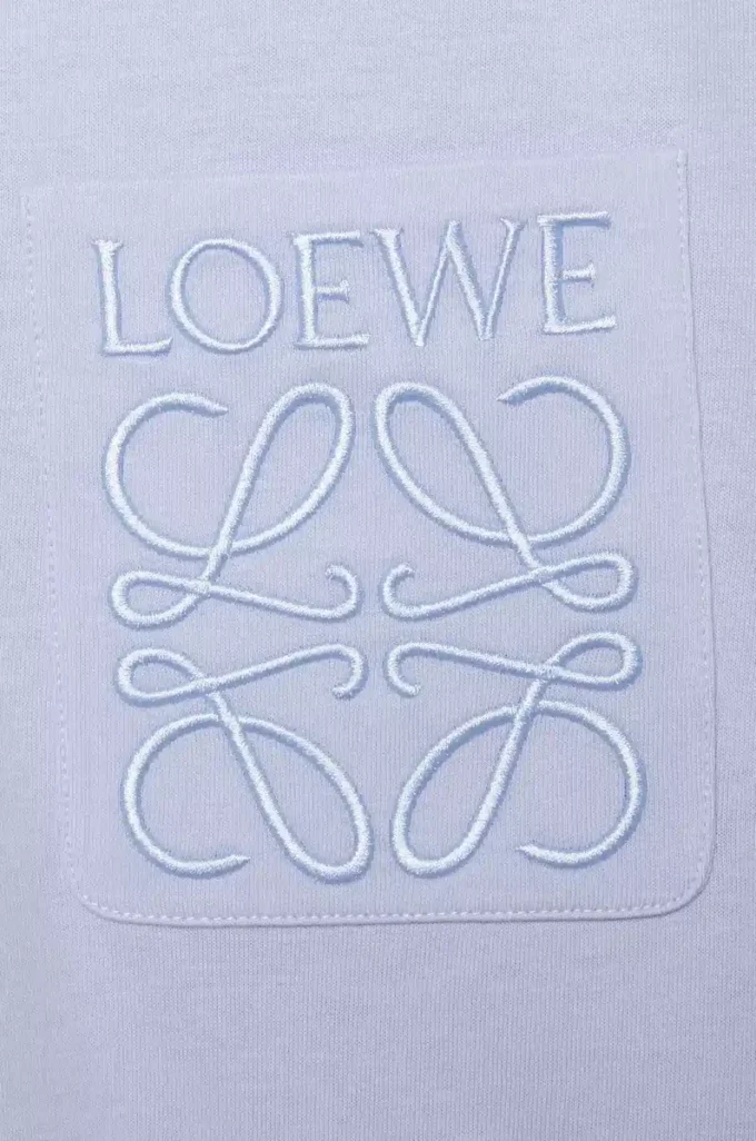 T-Shirt aus Baumwolle in hellblau mit lockerer Passform