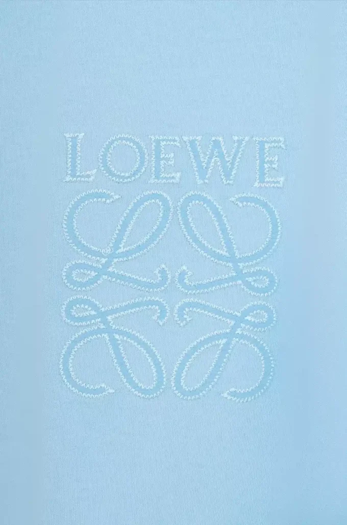 T-Shirt aus Baumwolle in hellblau mit lockerer Passform