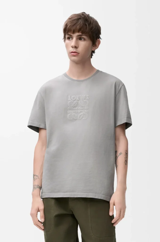 T-Shirt aus Baumwolle in hellgrau mit lockerer Passform